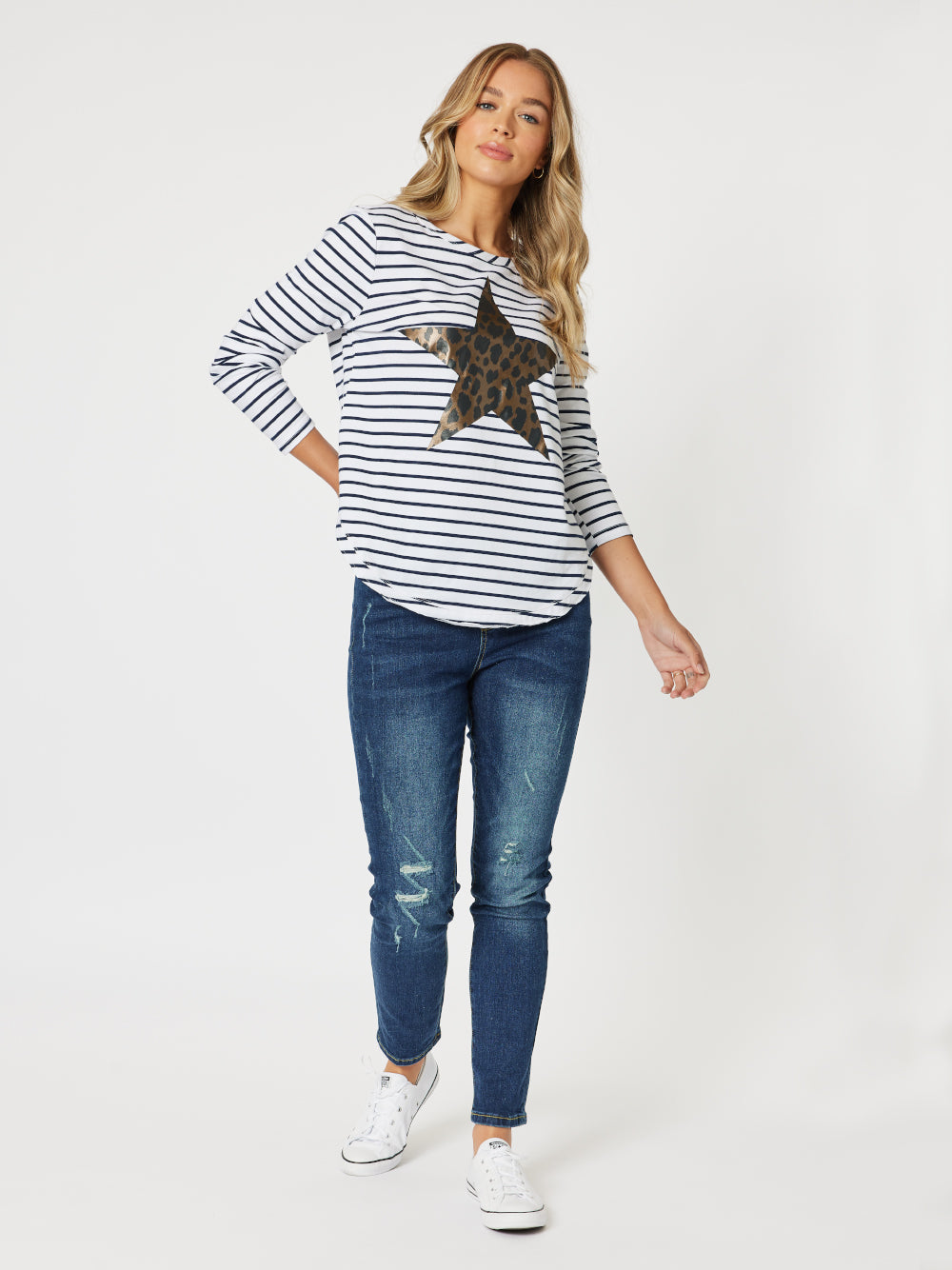 '- Relaxed fit - Round neckline - Long sleeves - Shaped hemline