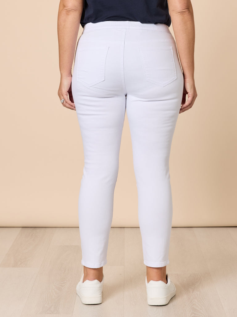 Chicago Slim Leg Jean - White - threadz
