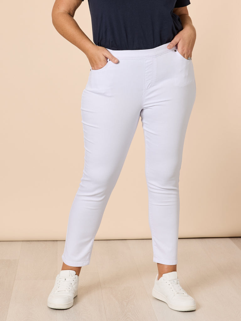 Chicago Slim Leg Jean - White - threadz