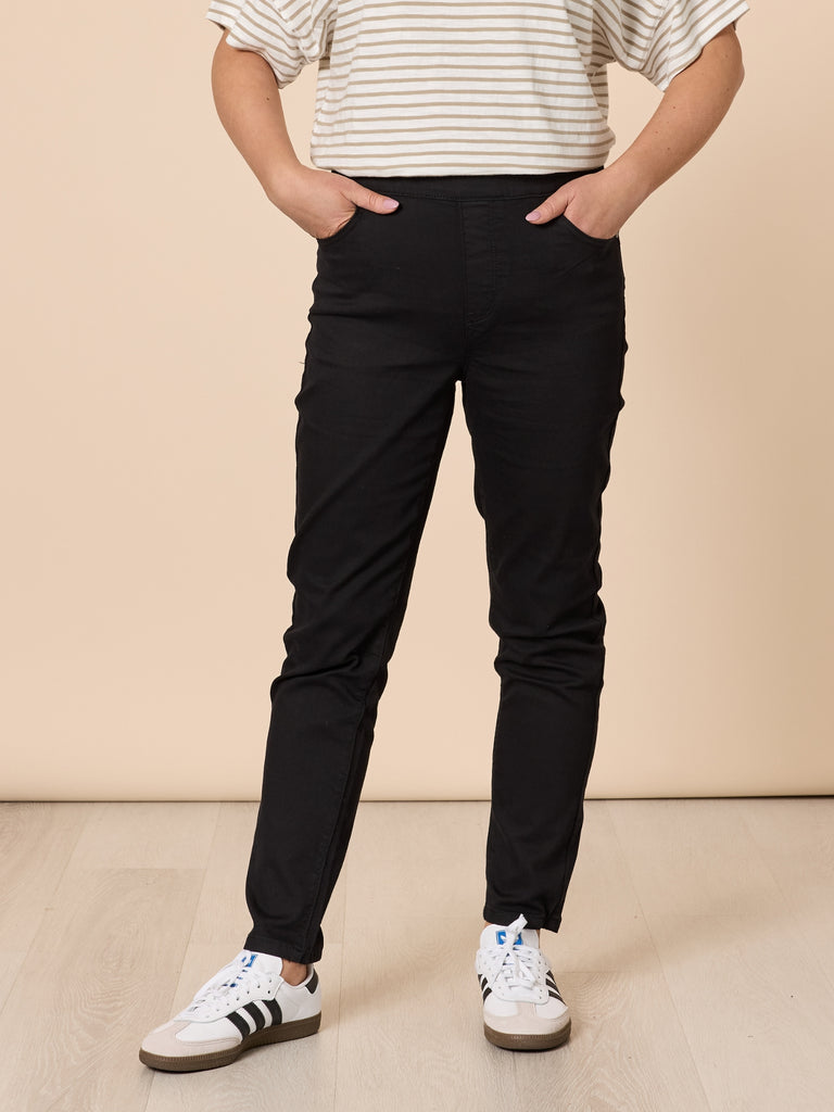 Chicago Slim Leg Jean - Black THREADZ