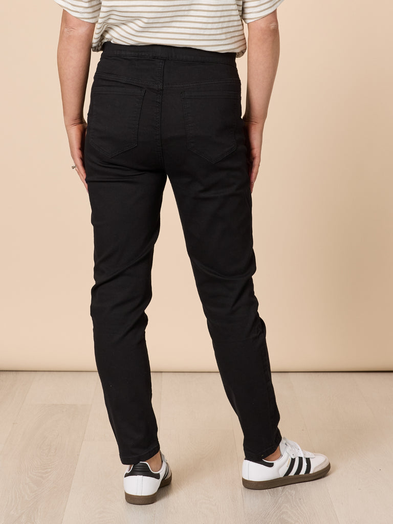 Chicago Slim Leg Jean - Black THREADZ