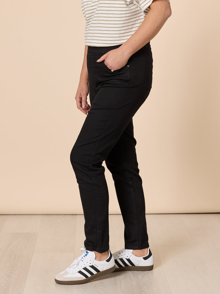 Chicago Slim Leg Jean - Black THREADZ