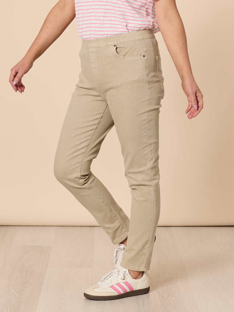 Chicago Slim Leg Jean - Natural THREADZ